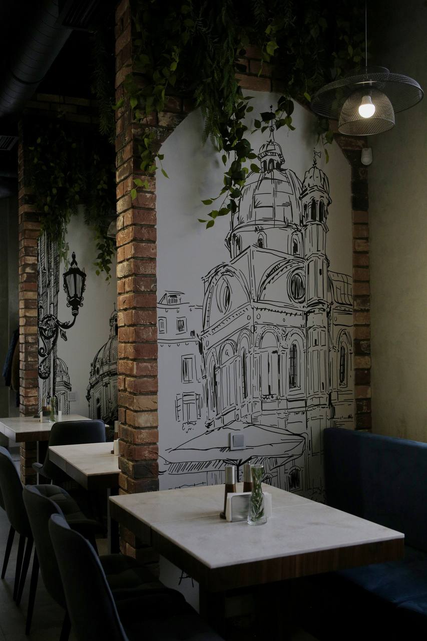 Мурал итальянского купола под кирпичной аркой